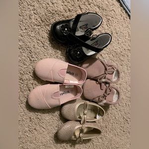 4 pairs of like new size 5 girls toddler shoes